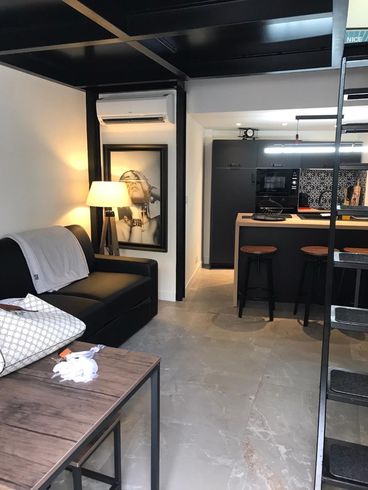 Une Atypique Et Merveilleuse Petite Maison En Plein Coeur De Nice, A Proximite De La Mer Et Des Plages Nice